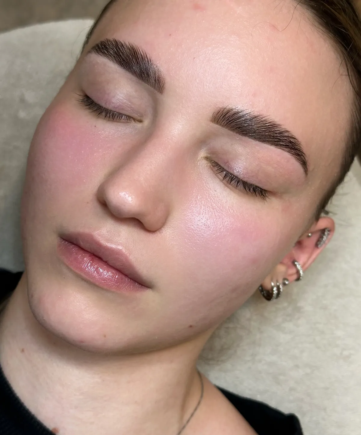 Szemöldök laminálás munka — előtte/utána, FRUBEAUTY Zugló